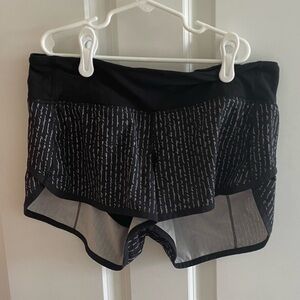 Lululemon Speed Up Low Rise Shorts 2.5”